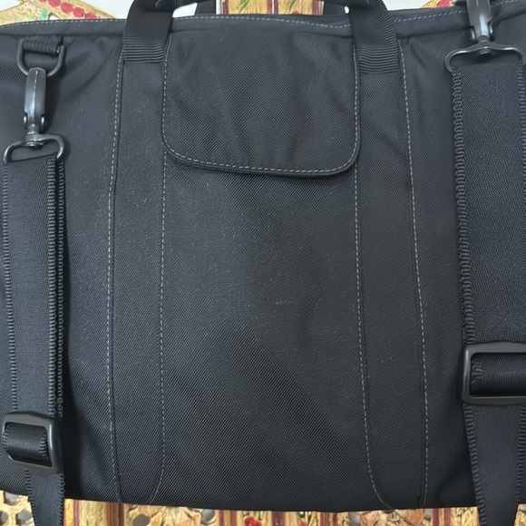 Incase - Compass Brief Case and Laptop Case - Picture 4 of 10